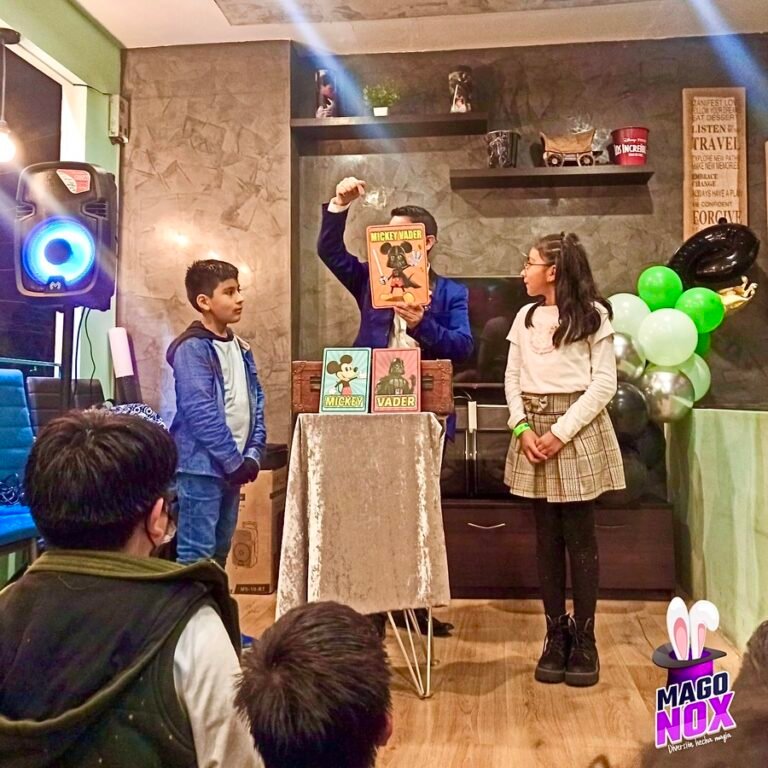 Lee más sobre el artículo El Mago Nox En Pleno Show Presentando El Cartoon Prediction